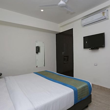 Hotel The Westend Green New Delhi Buitenkant foto