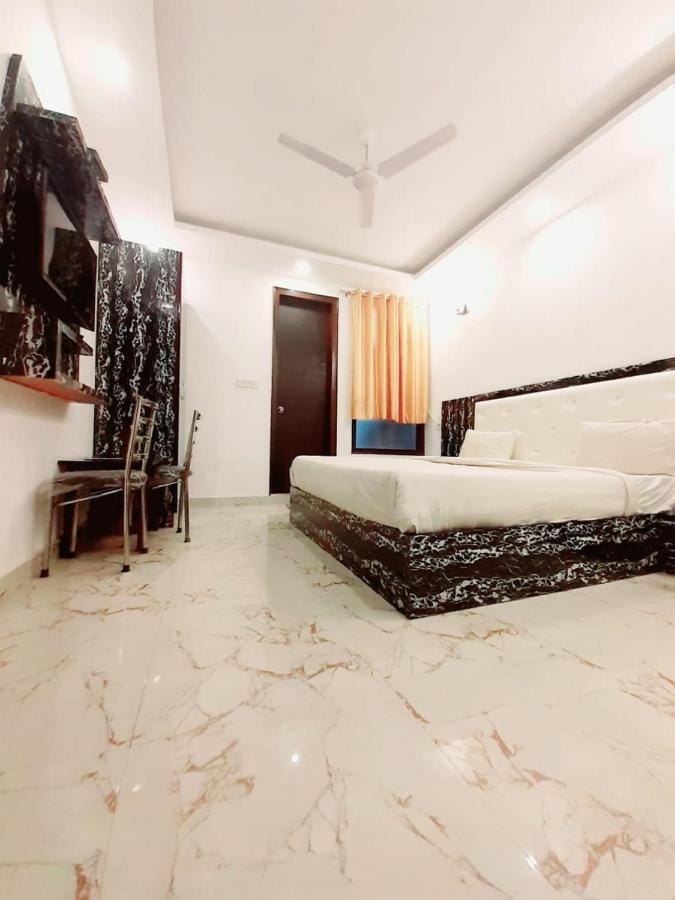 Hotel The Westend Green New Delhi Buitenkant foto