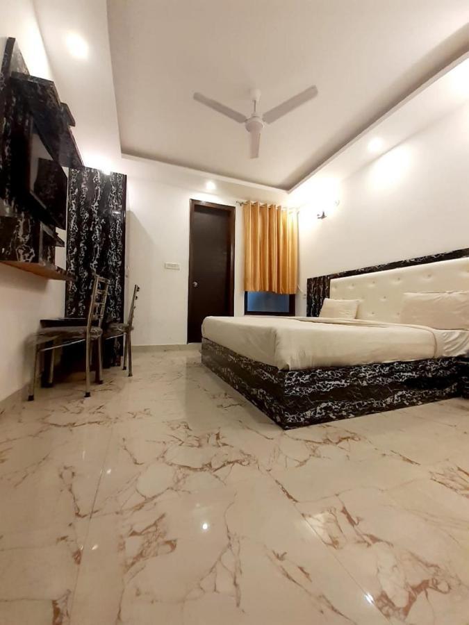 Hotel The Westend Green New Delhi Buitenkant foto