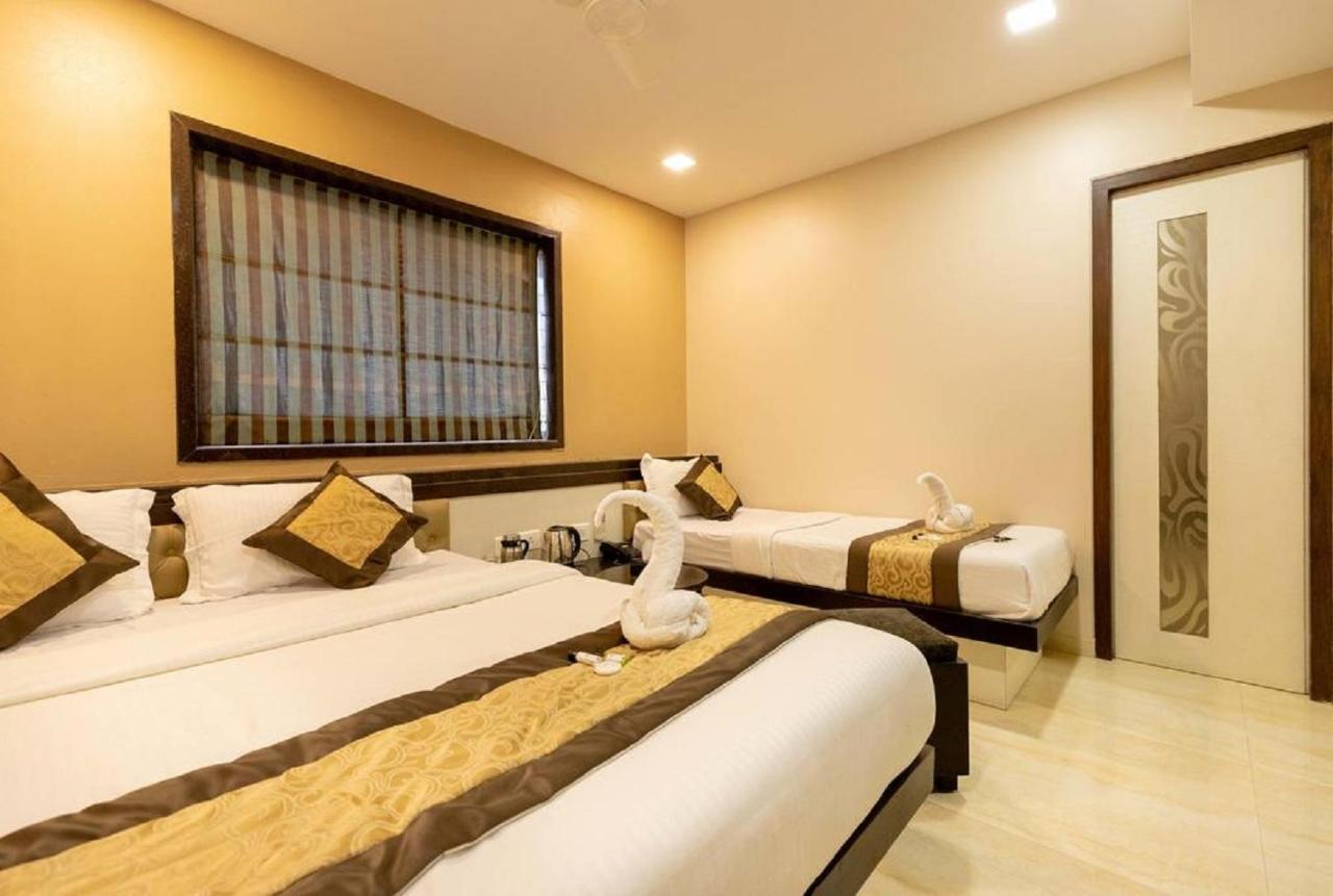Hotel The Westend Green New Delhi Buitenkant foto