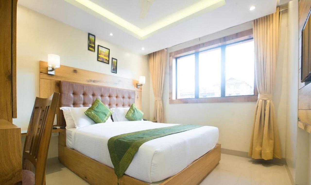 Hotel The Westend Green New Delhi Buitenkant foto