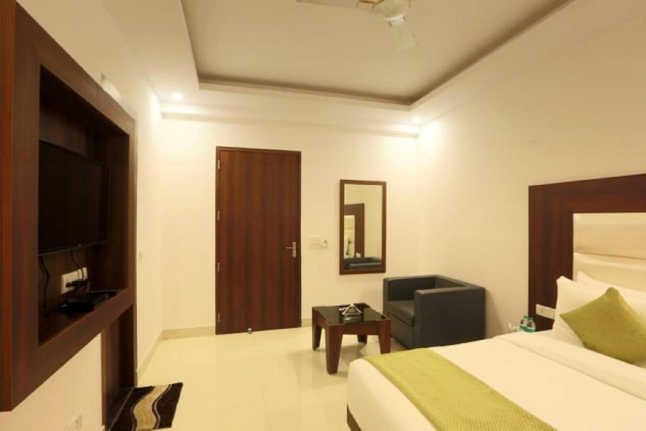 Hotel The Westend Green New Delhi Buitenkant foto