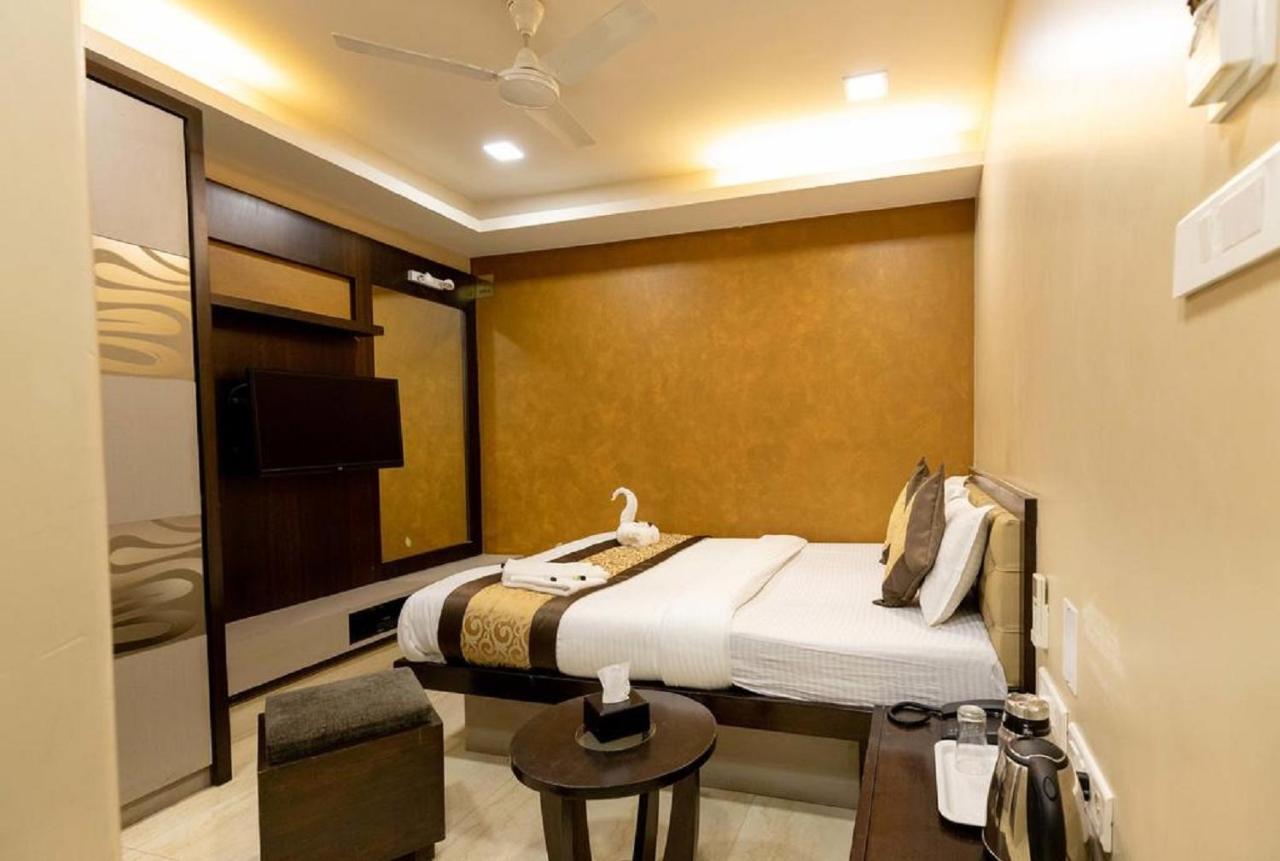 Hotel The Westend Green New Delhi Buitenkant foto
