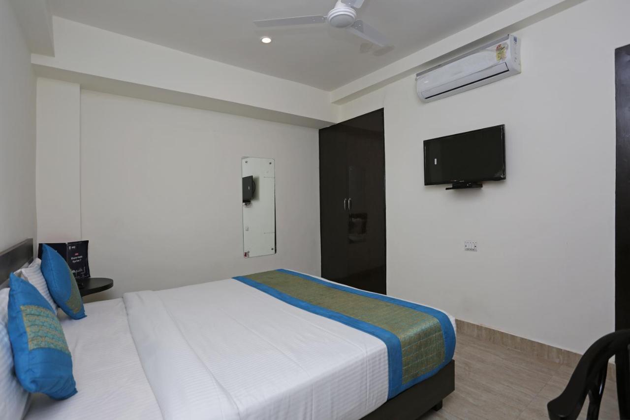 Hotel The Westend Green New Delhi Buitenkant foto